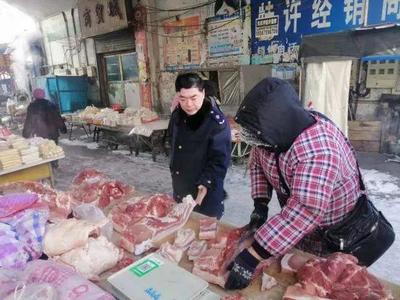 江源區市場監督管理局開展春節期間食品安全專項檢查，聚焦預包裝食品批發環節
